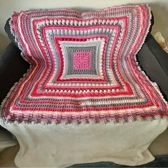 **SALE Crochet blanket handmade - mandala style - Picture 6 of 6